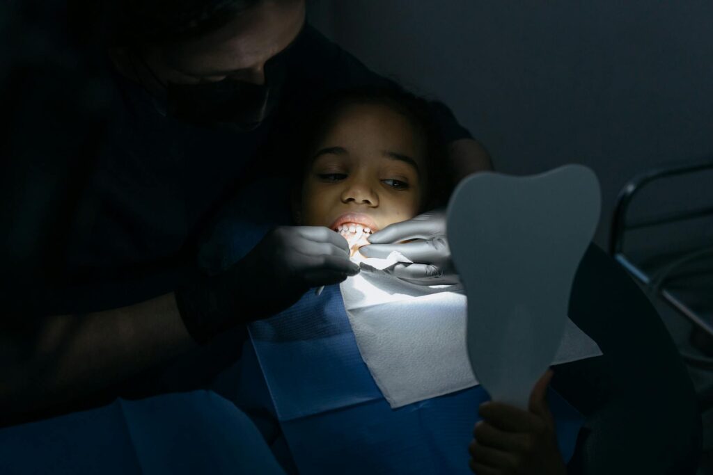 Perché prenotare subito una visita dal dentista pediatrico a Latina